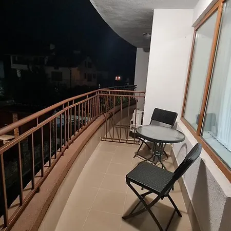 Apartment Monfort в
